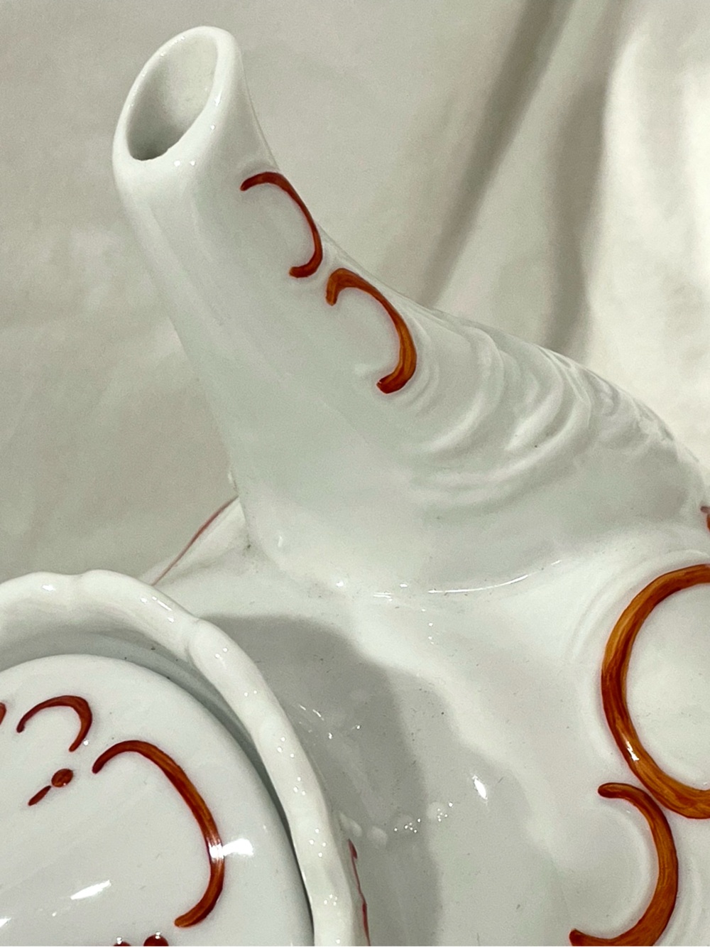 White Porcelain Teapot w Seashell Design | Japanese Kakiemon Style Scrollwork - Picture 7 of 15